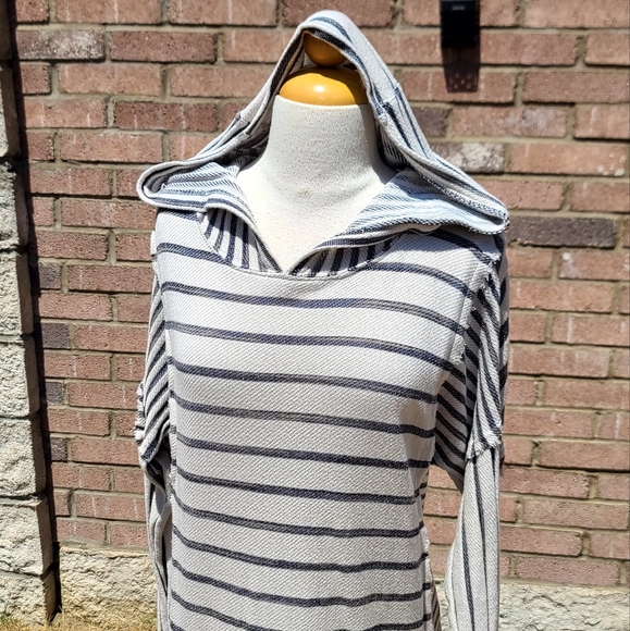 Soft Surroundings oversized hoodie - Picture 5 of 8